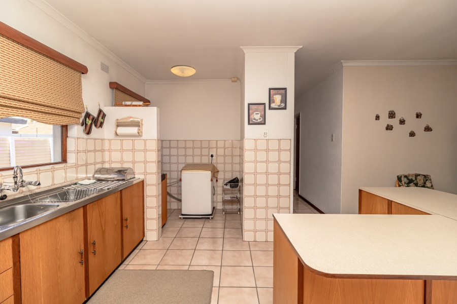 4 Bedroom Property for Sale in Goodwood Park Western Cape